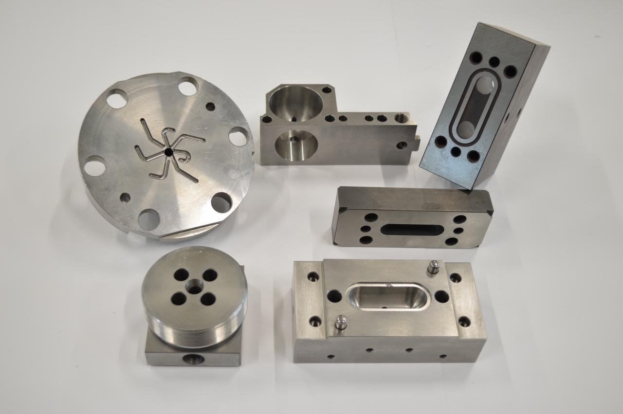 Fresatura CNC da 3 a 5 assi Fresatura CNC da 3 a 5 assi